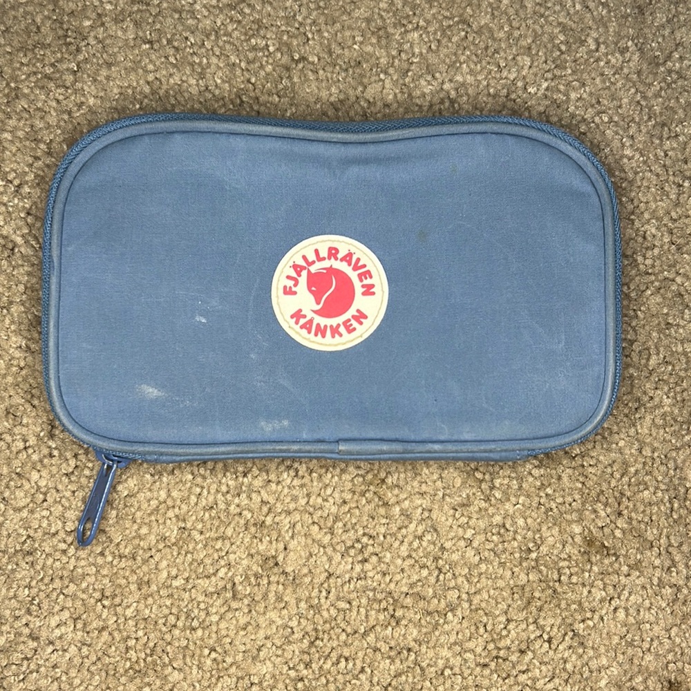 Fjällräven Kånken travel wallet